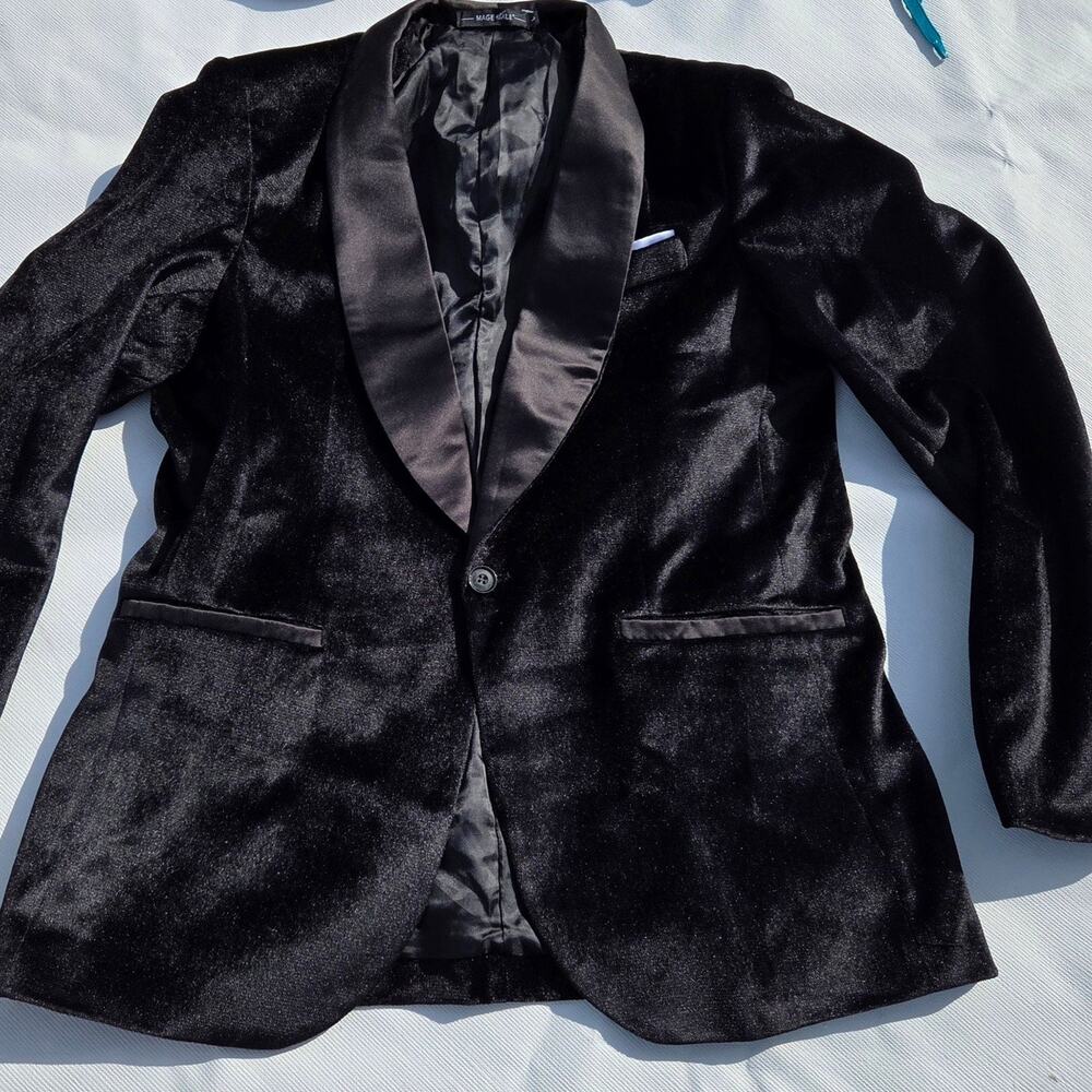 Elegant Black Velvet Blazer